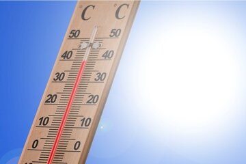 Obraz petycji Schule am Siedepunkt - Temperaturprobleme im Dachgeschoss (3. OG) des Gymnasiums Schillerstraße