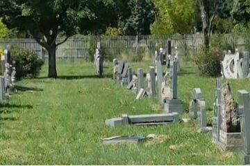 Immagine della petizione Stand Up for Dignity and Respect: Demand Proper Care for Our Cemeteries Now!